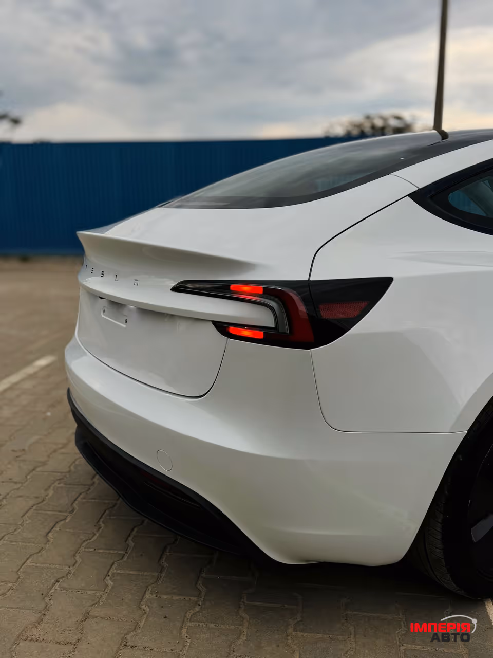 Tesla Model 3 - фото 10