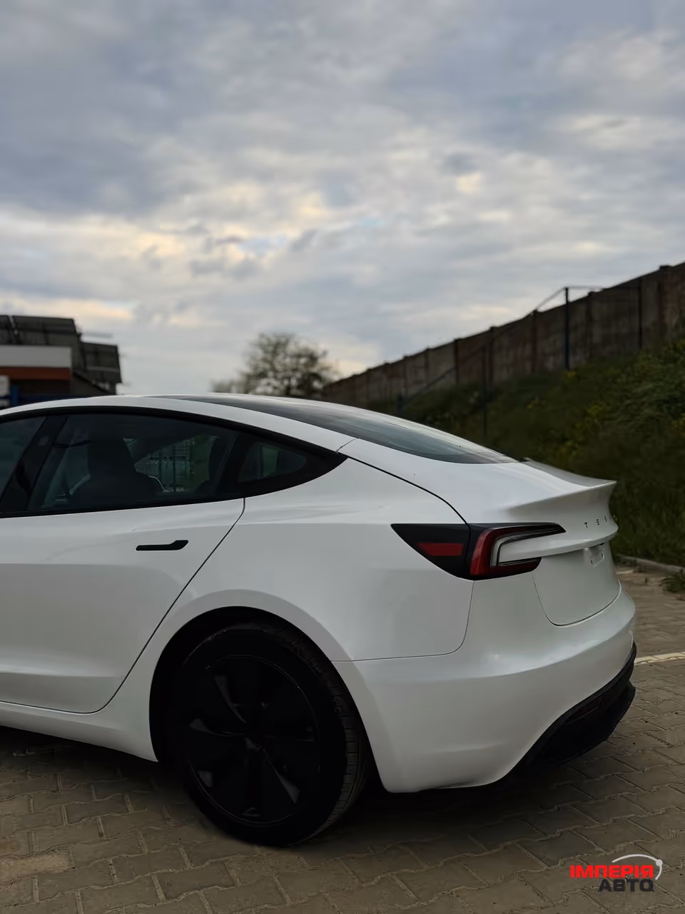Tesla Model 3 - фото 9