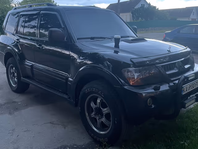 Mitsubishi Pajero - фото 1