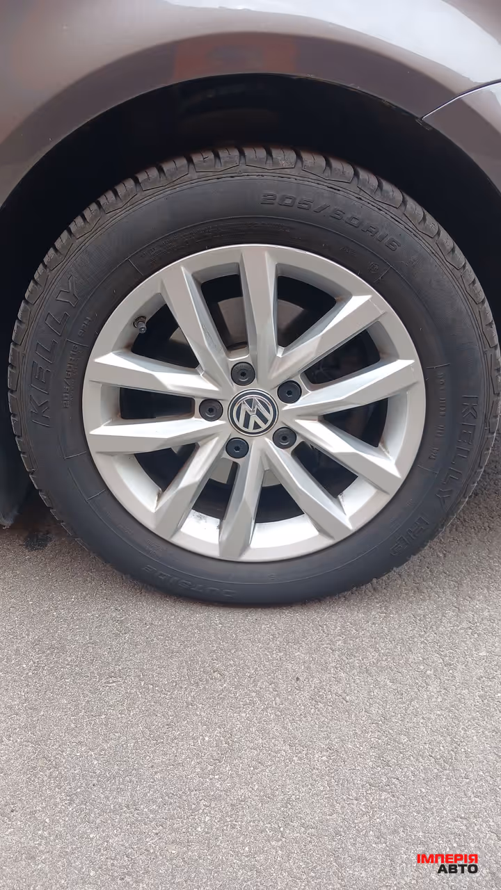 Volkswagen Touran - фото 11