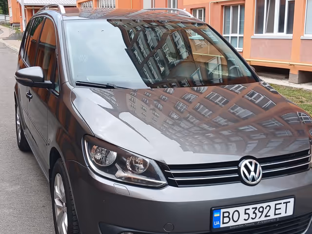Volkswagen Touran - фото 1