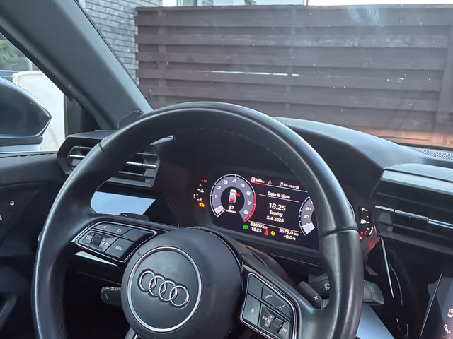 Audi A3 - фото 5