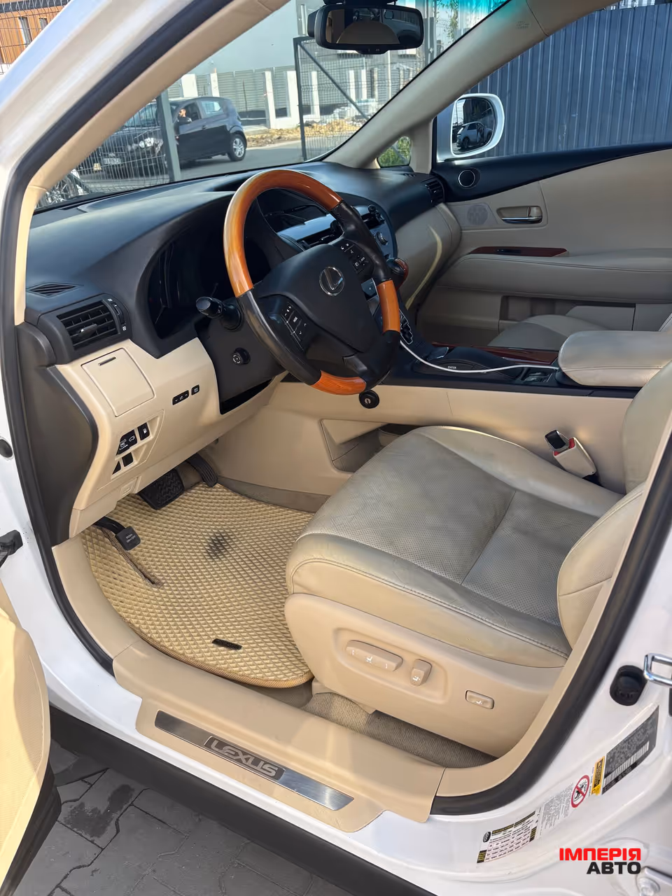 Lexus RX - фото 12