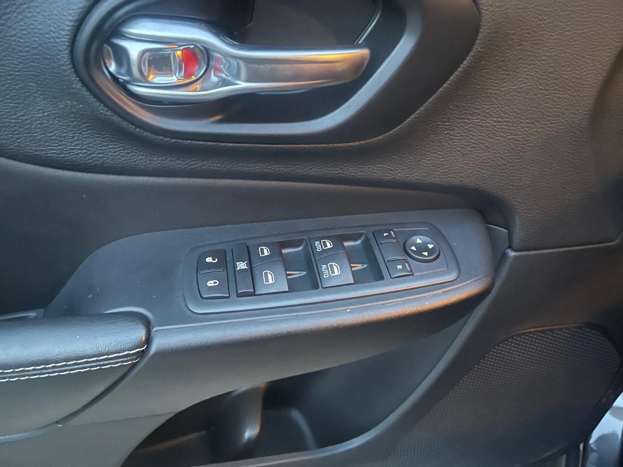 Jeep Cherokee - фото 11