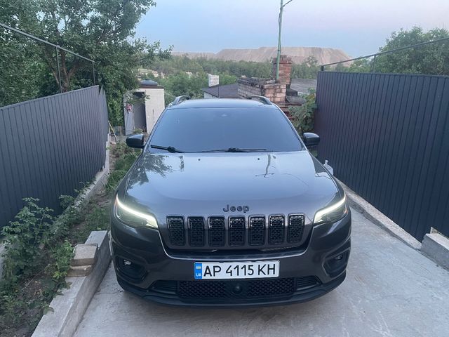 Jeep Cherokee - фото 4