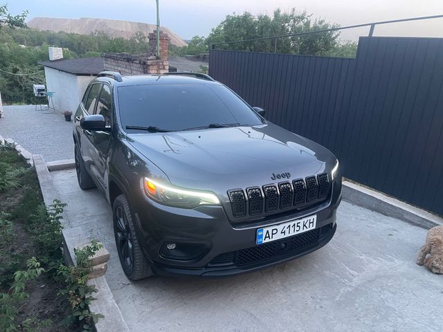 Jeep Cherokee - фото 1