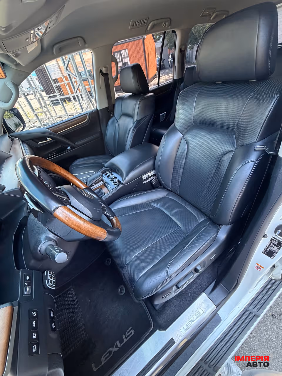 Lexus LX - фото 5