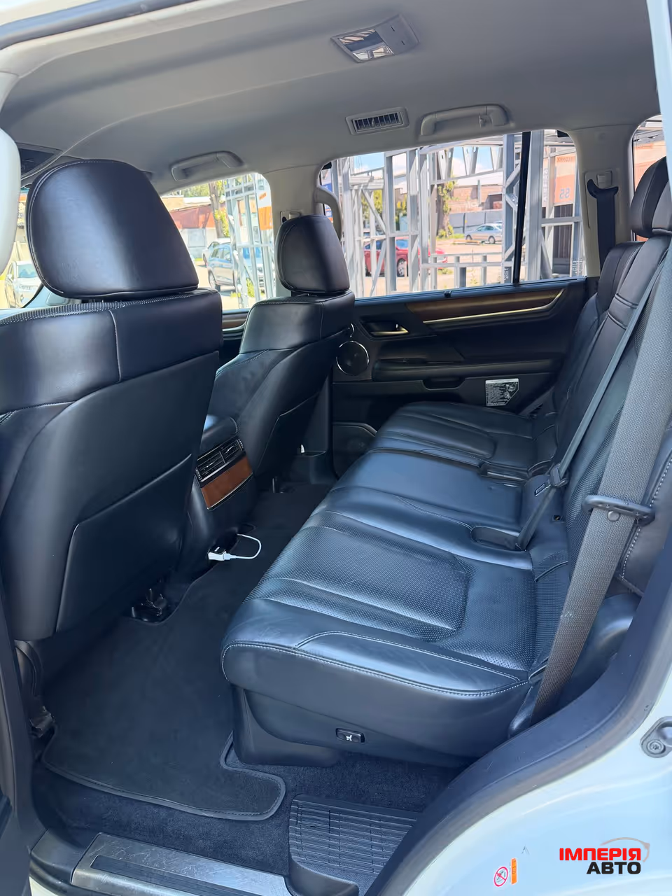 Lexus LX - фото 7