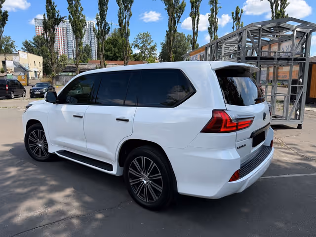 Lexus LX - фото 2