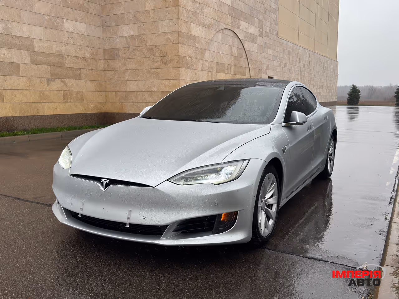 Tesla Model S - фото 1