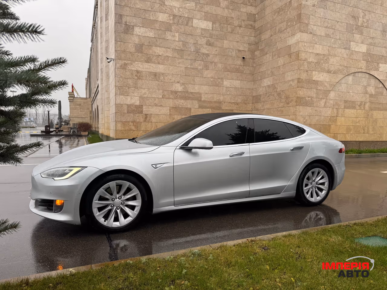 Tesla Model S - фото 13