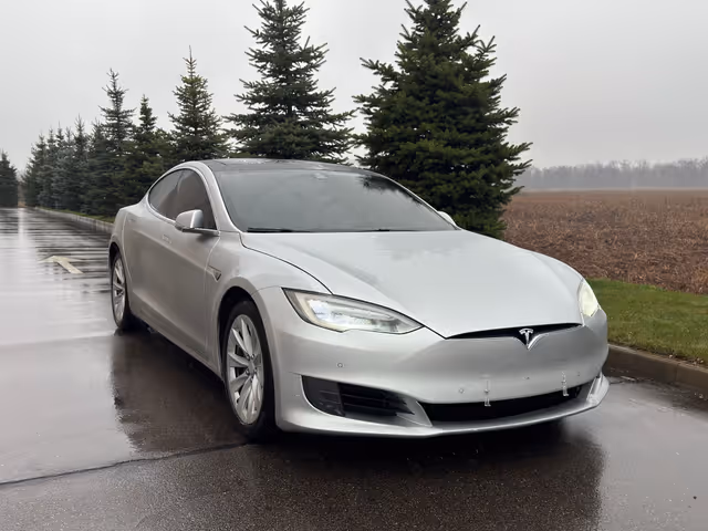 Tesla Model S - фото 3