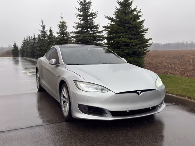 Tesla Model S - фото 4