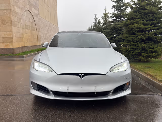 Tesla Model S - фото 2