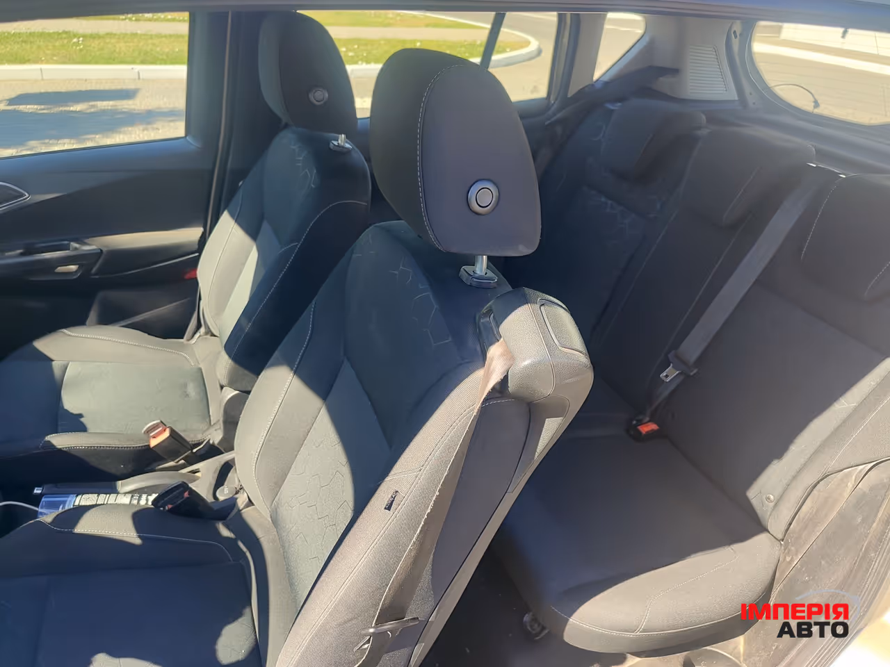 Ford B-MAX - фото 12