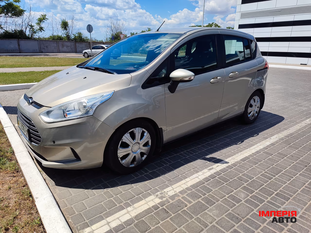 Ford B-MAX - фото 4