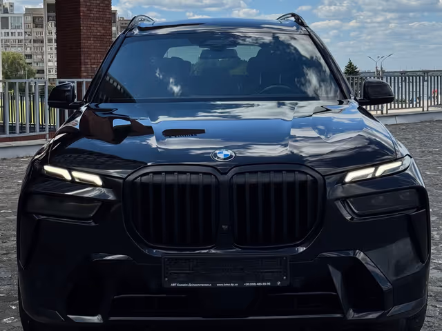 BMW X7 - фото 1