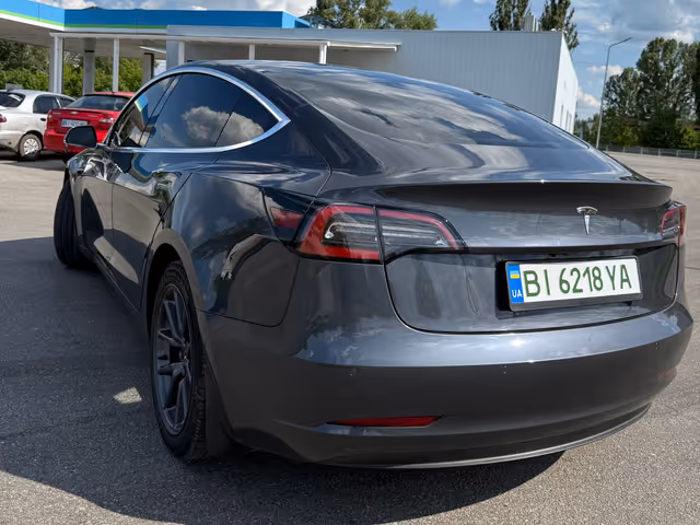 Tesla Model 3 - фото 4