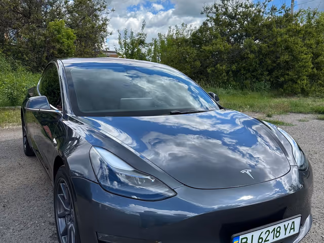 Tesla Model 3 - фото 1