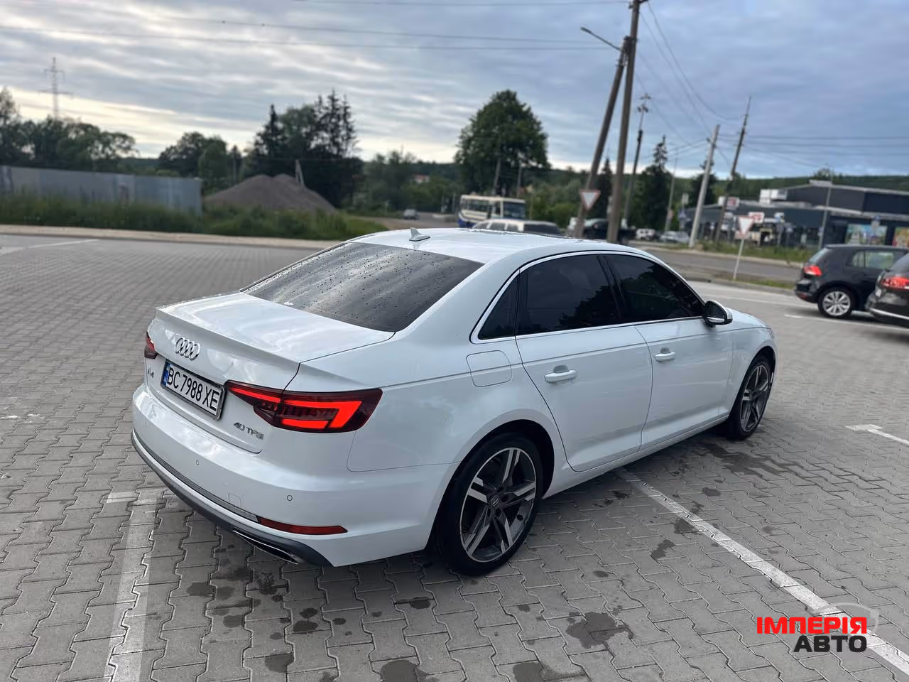 Audi A4 - фото 6