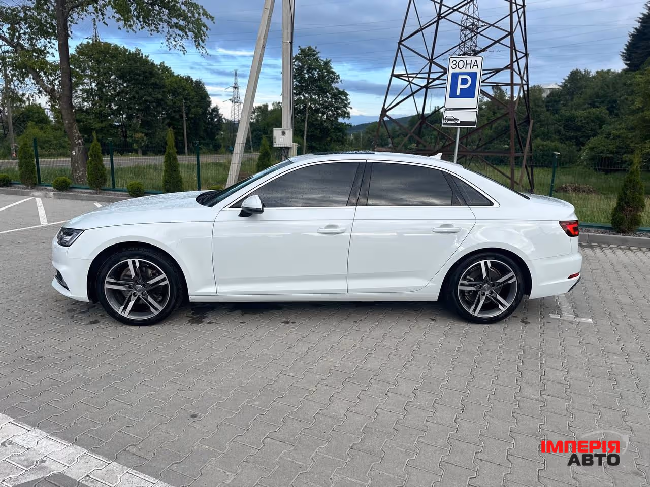 Audi A4 - фото 4
