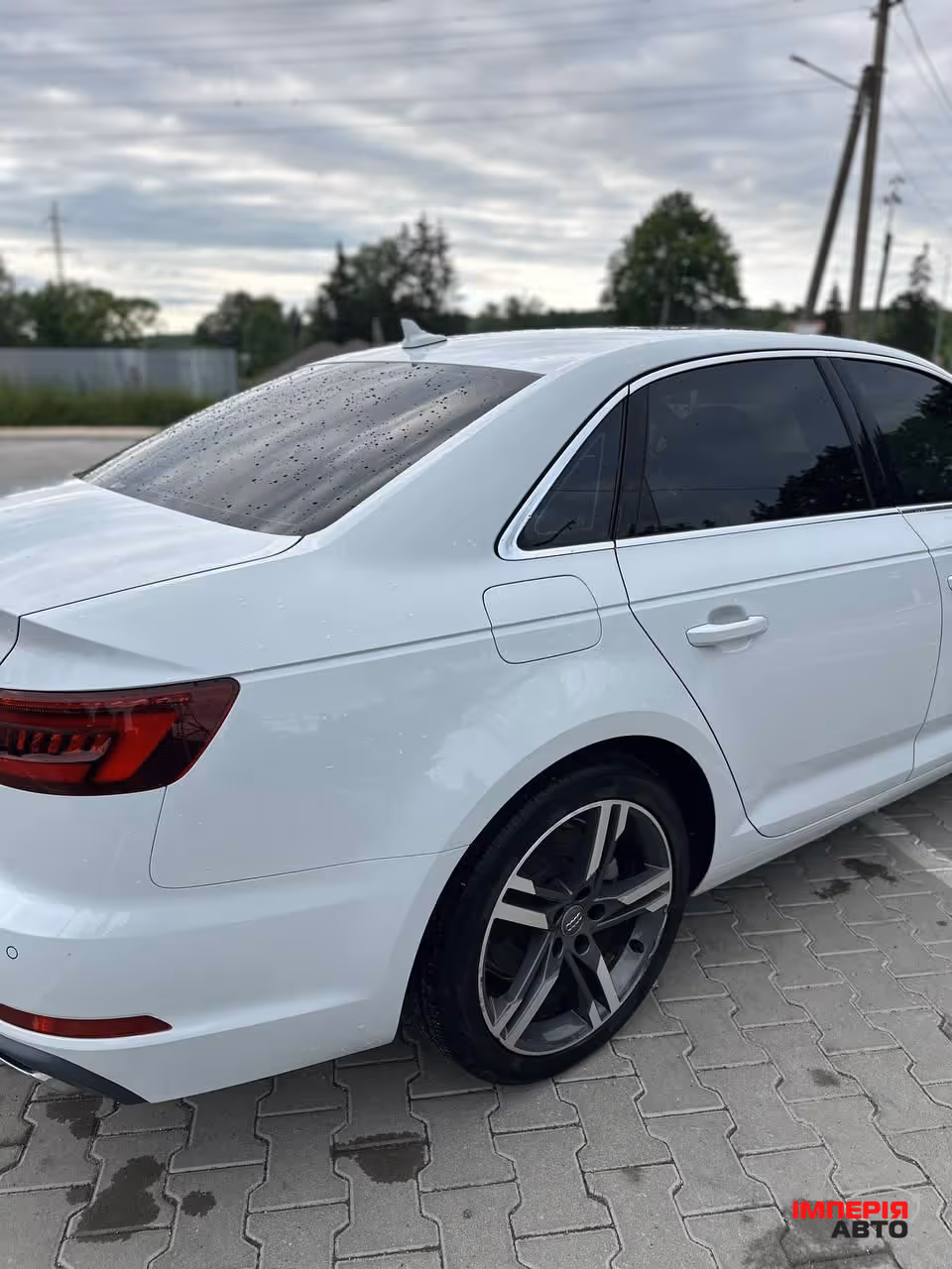 Audi A4 - фото 8