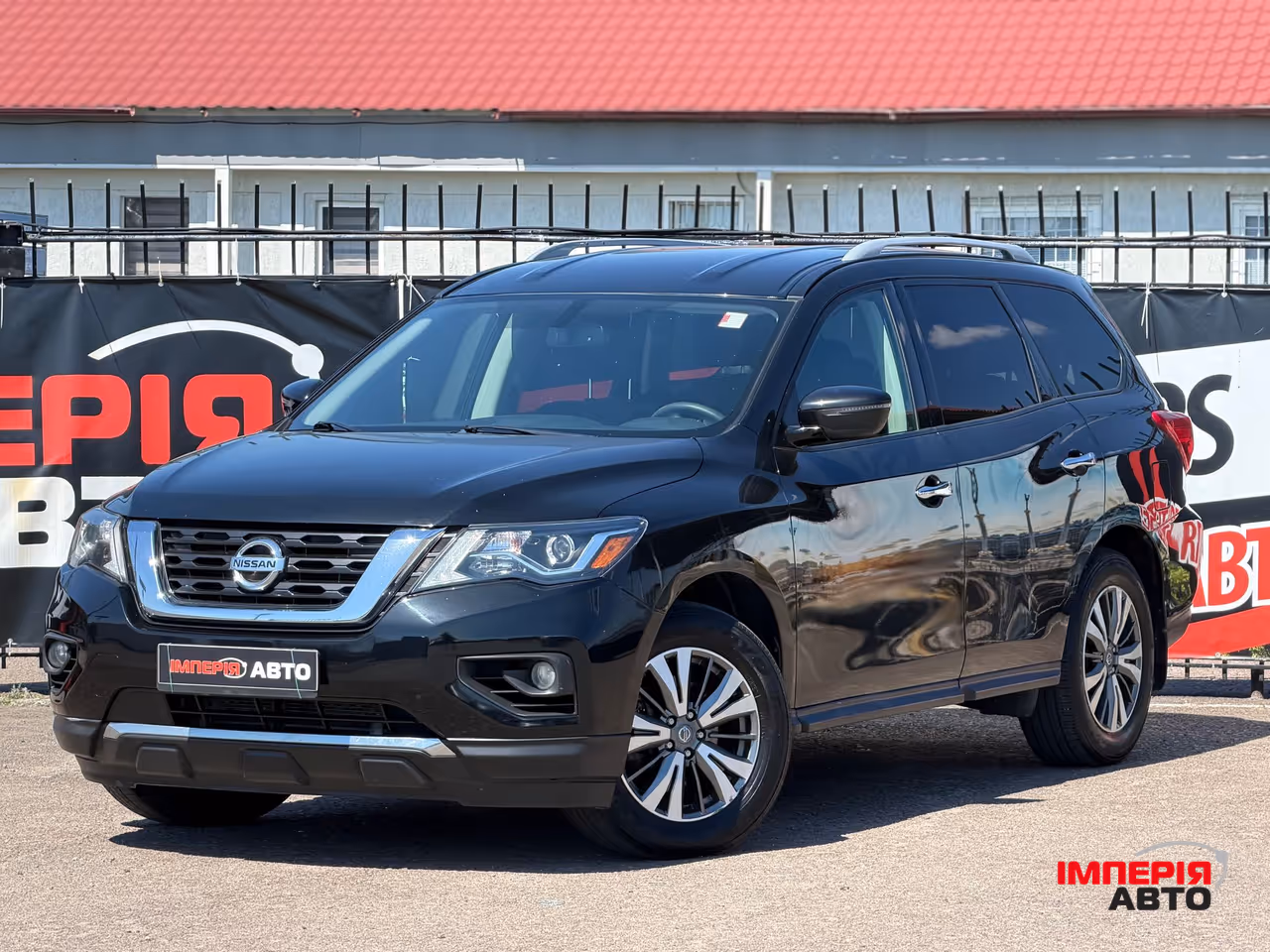Nissan Pathfinder - фото 1