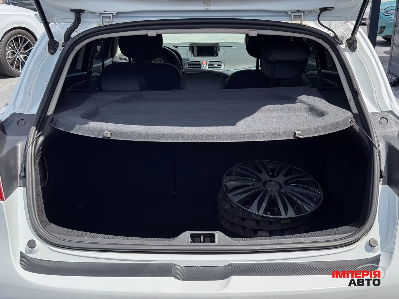 Renault Megane - фото 16