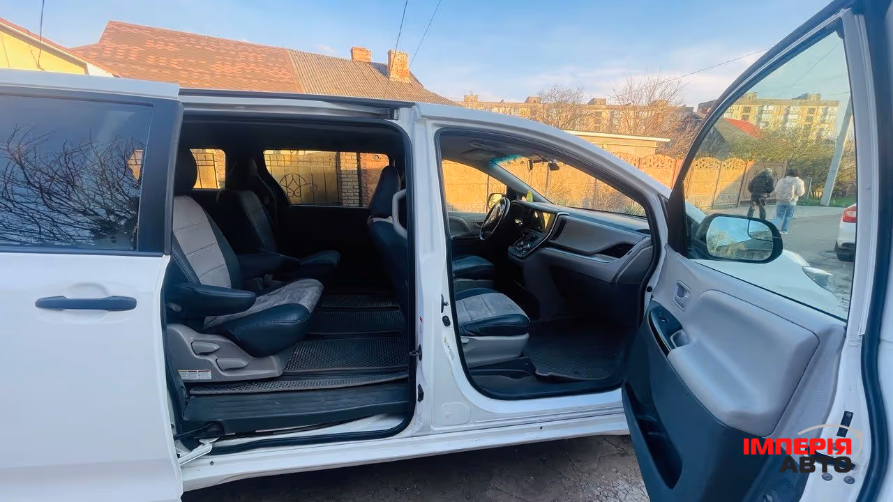 Toyota Sienna - фото 11