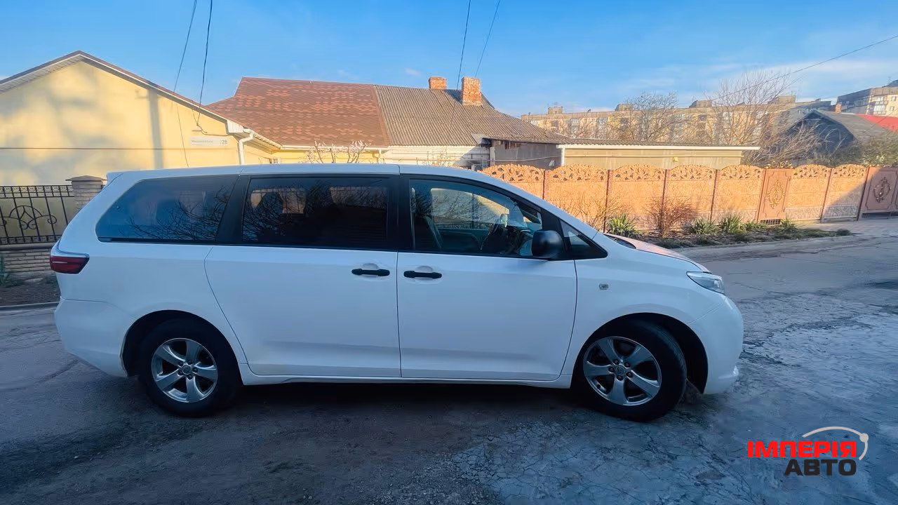 Toyota Sienna - фото 6