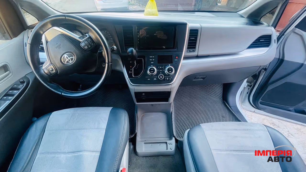 Toyota Sienna - фото 9