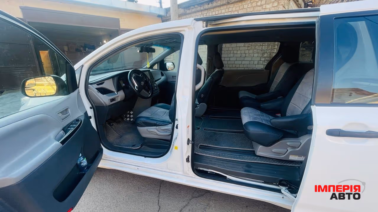 Toyota Sienna - фото 7