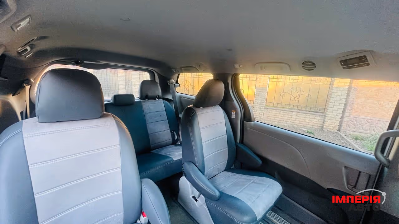 Toyota Sienna - фото 12