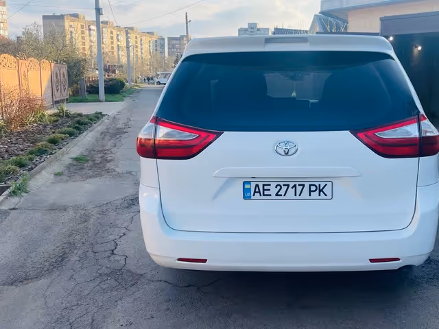 Toyota Sienna - фото 5