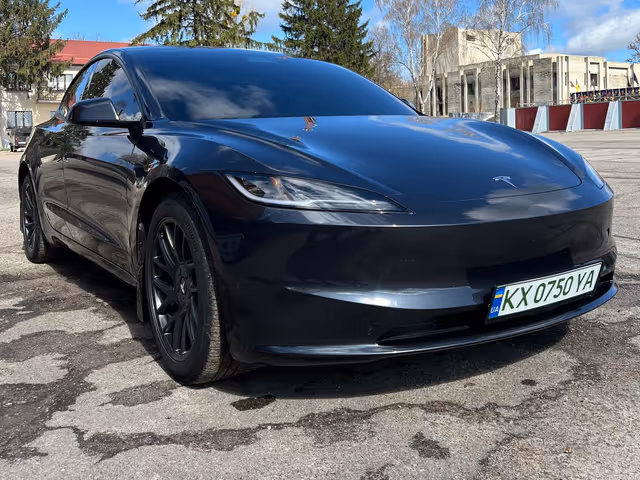Tesla Model 3 - фото 1