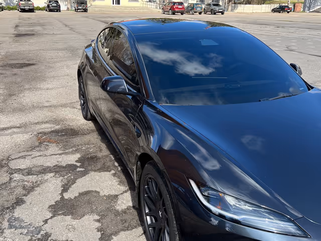 Tesla Model 3 - фото 2