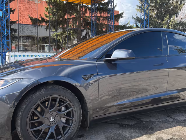 Tesla Model 3 - фото 4