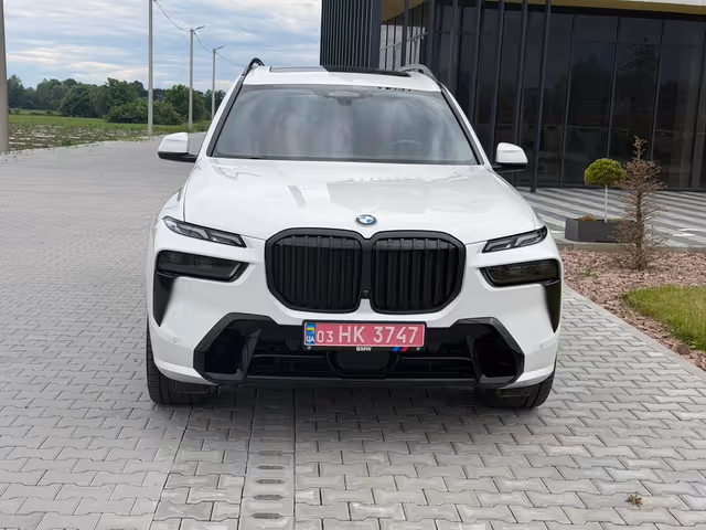 BMW X7 - фото 3