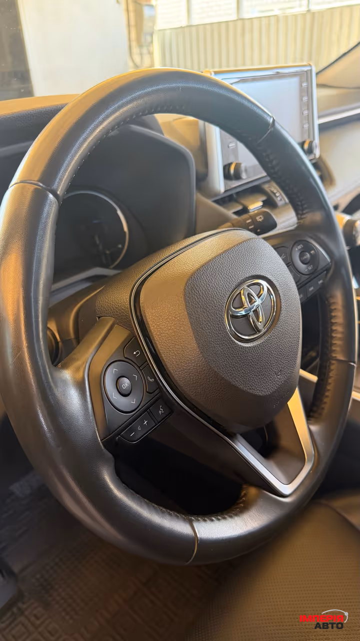 Toyota RAV4 - фото 7