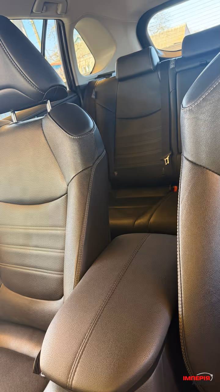 Toyota RAV4 - фото 3