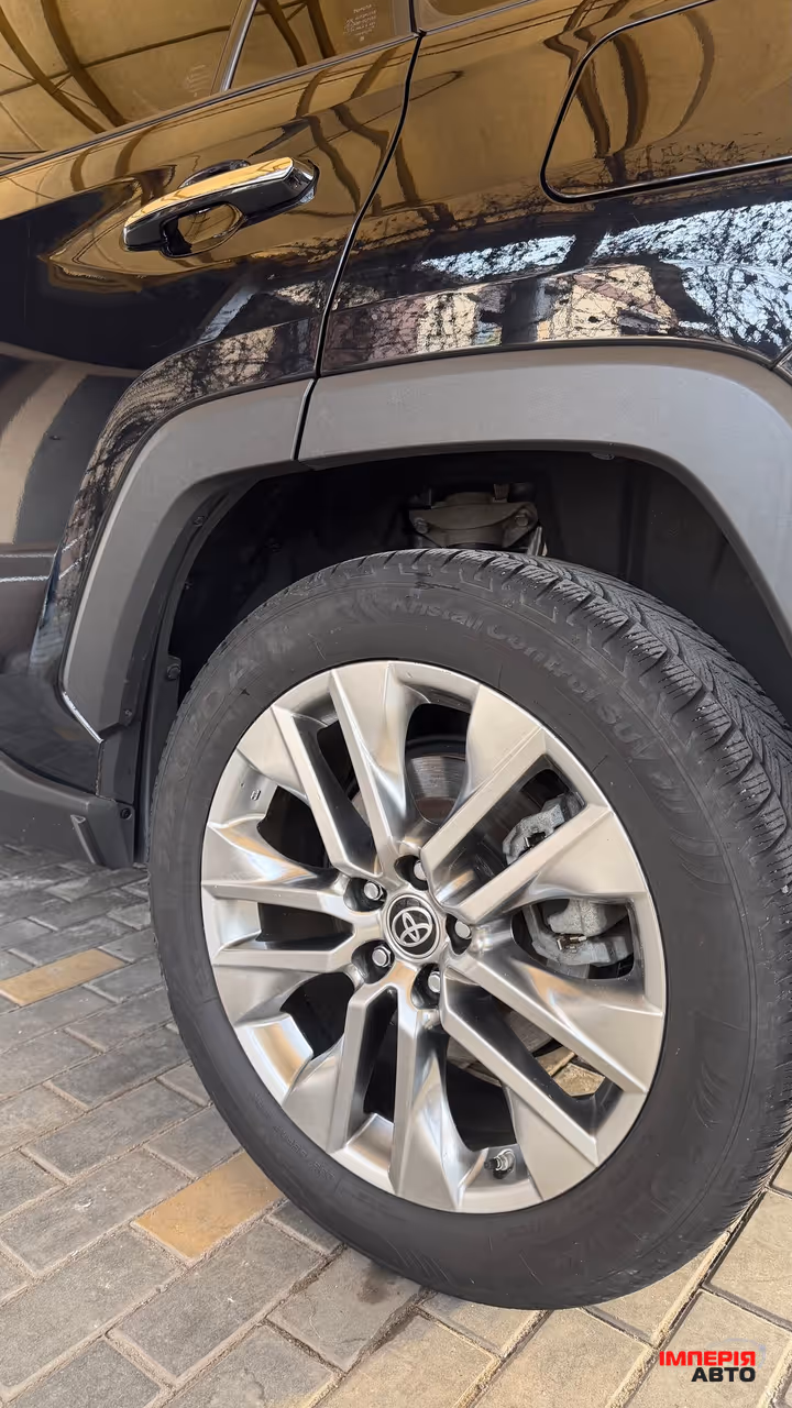 Toyota RAV4 - фото 9