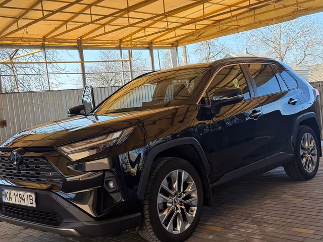 Toyota RAV4 - фото 1