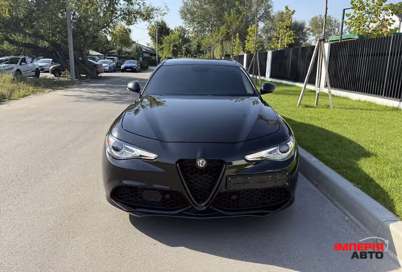 Alfa Romeo Giulia - фото 1