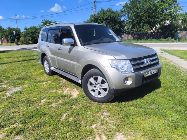Mitsubishi Pajero - фото 2