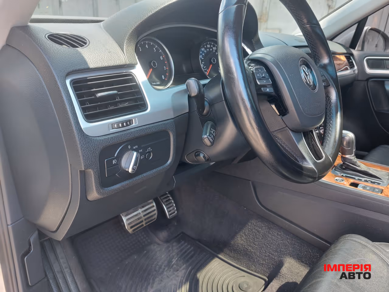 Volkswagen Touareg - фото 16