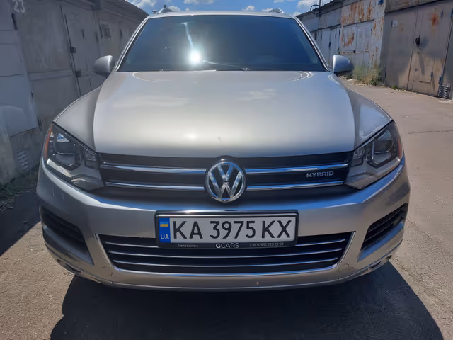 Volkswagen Touareg - фото 2