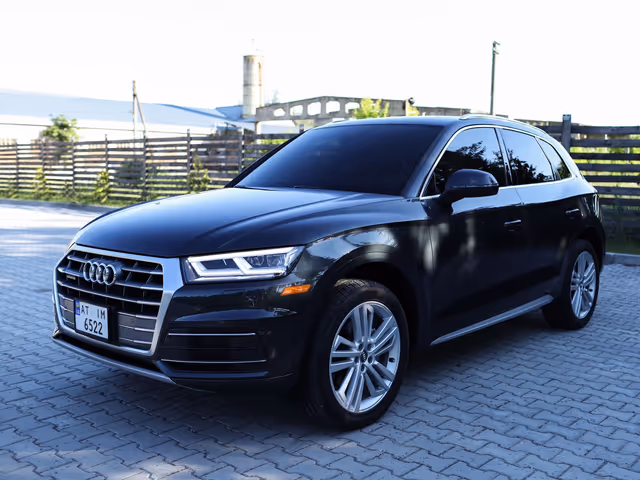 Audi Q5 - фото 1