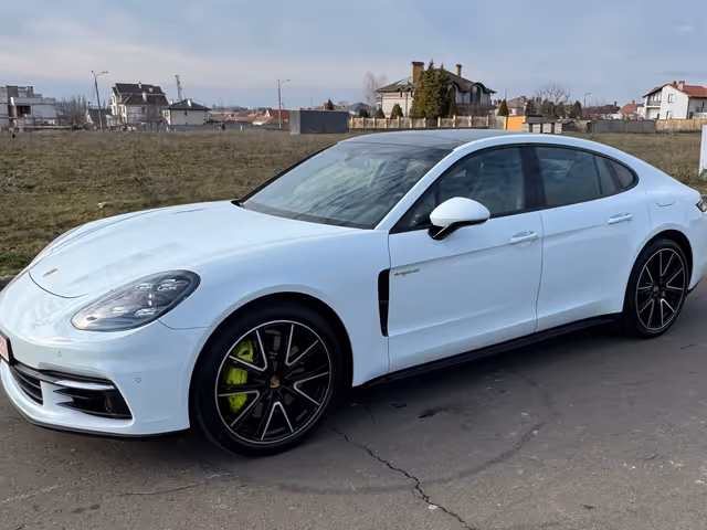 Porsche Panamera - фото 1