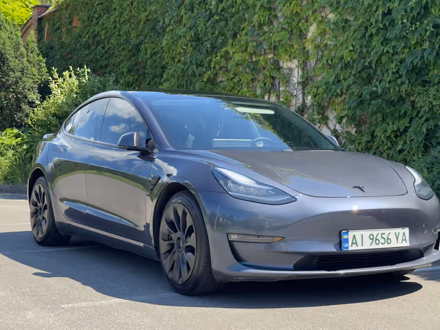 Tesla Model 3 - фото 2
