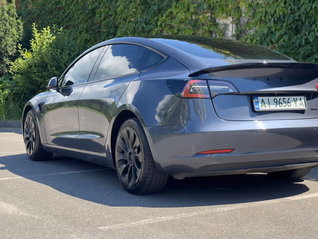 Tesla Model 3 - фото 4